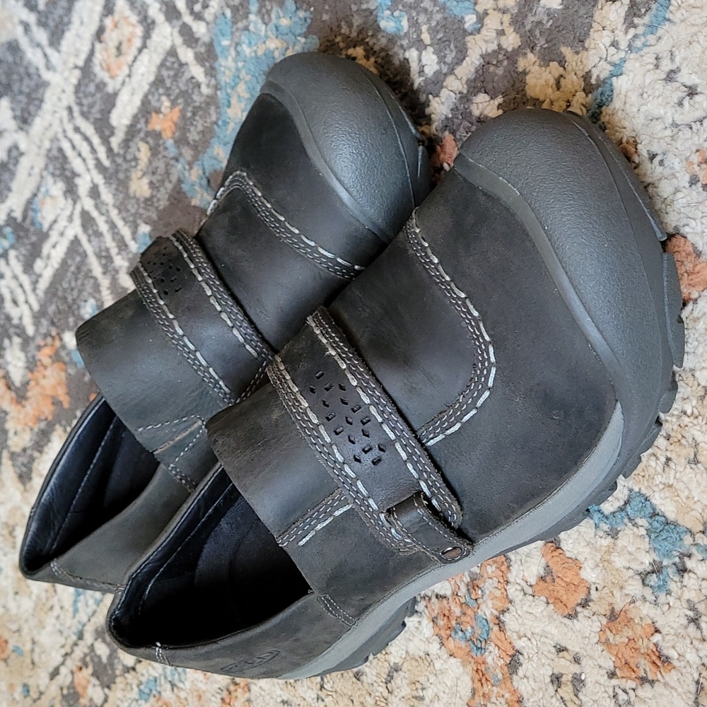 Keen slip on shoes